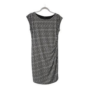 Chaus Dress Size MEDIUM Geometric Stretch Lined Side Ruching S/S